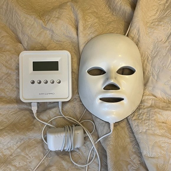 DEESSE PRO LED PHOTOTHERAPY MASK like new! Professional at home mask, celeb fave - Picture 2 of 8